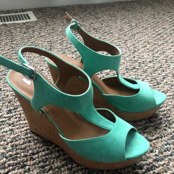 Aqua Brass Plum (Nordstrom’s junior section) Wedge - Picture 2 of 2